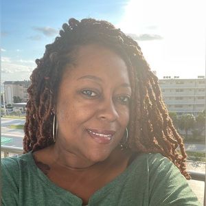 Meet your Posher, Angelia